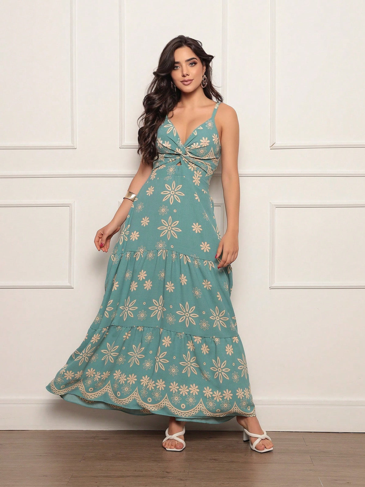 Vestido Longo Estampado Decote V Com Recorte Frontal