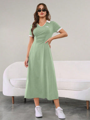 Vestido Longo Minimalista Decote V Cintura Ajustada