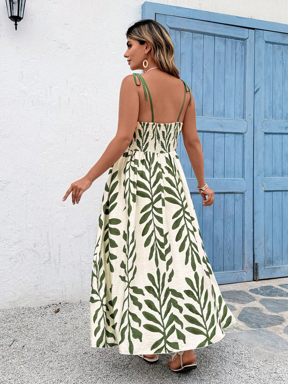 Vestido Longo Estampado com Alças Ajustáveis e Cintura Marcada