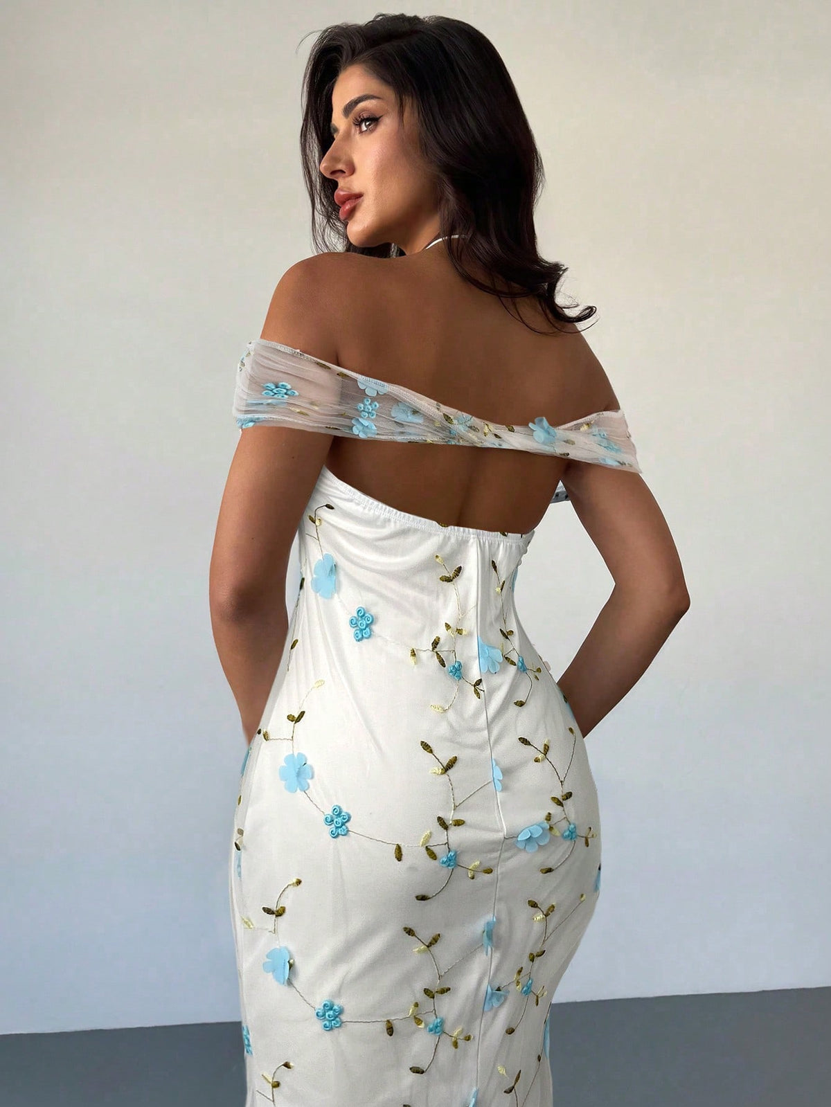Vestido Longo Ombro A Ombro Com Estampa Floral Romântica