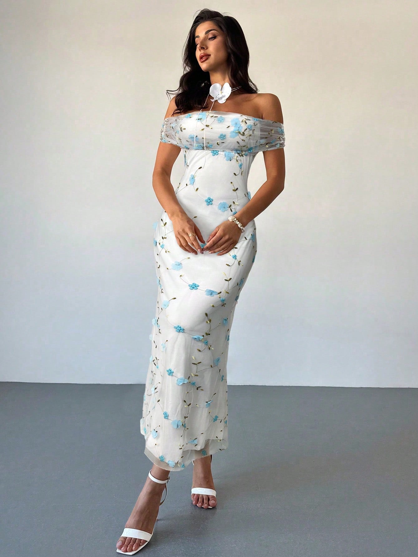 Vestido Longo Ombro A Ombro Com Estampa Floral Romântica