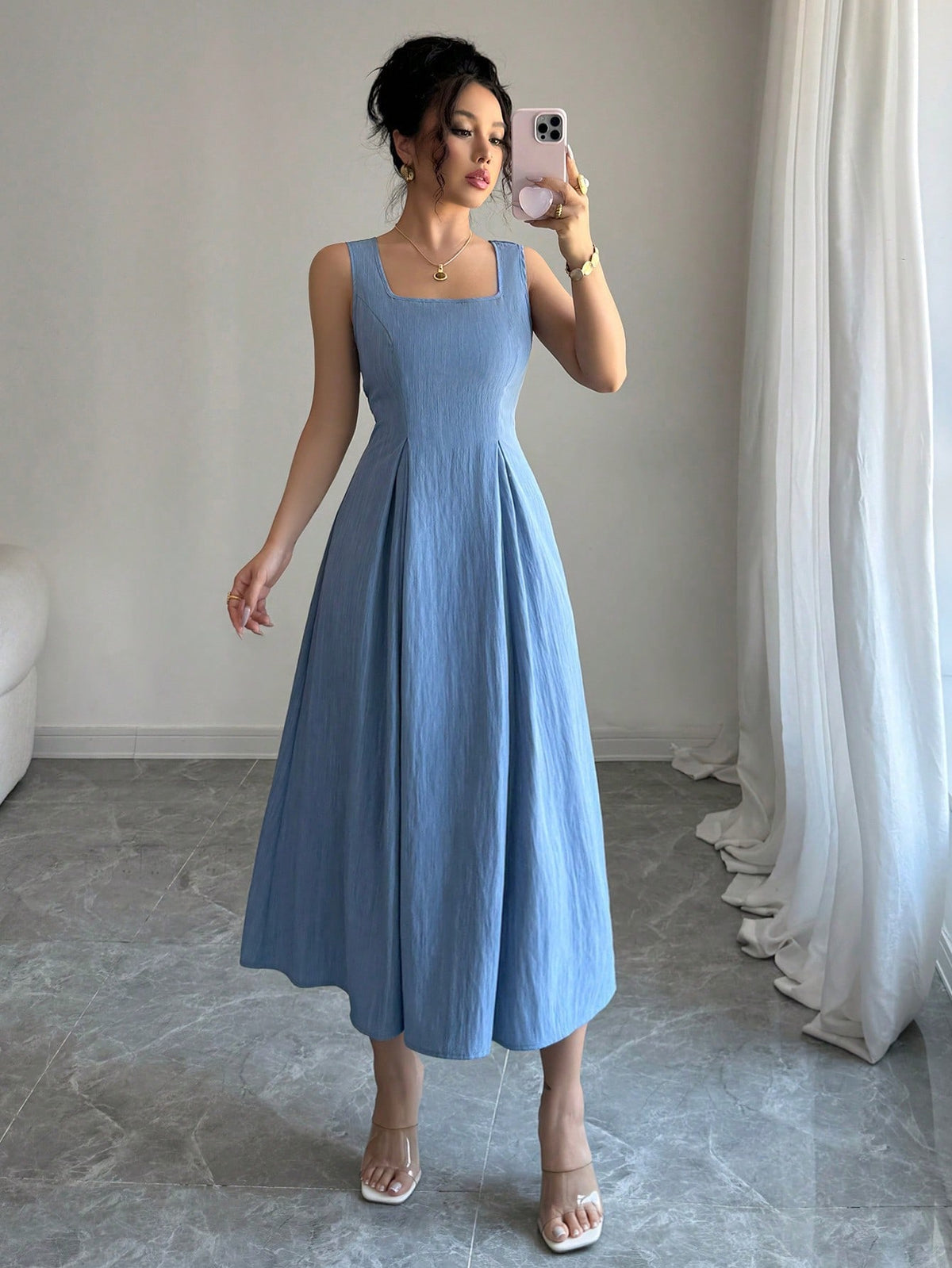 Vestido Midi Evasê Com Pregas E Detalhe Trançado