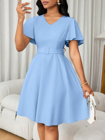 Vestido Curto Evasê Decote V Com Cinto E Manga Flare