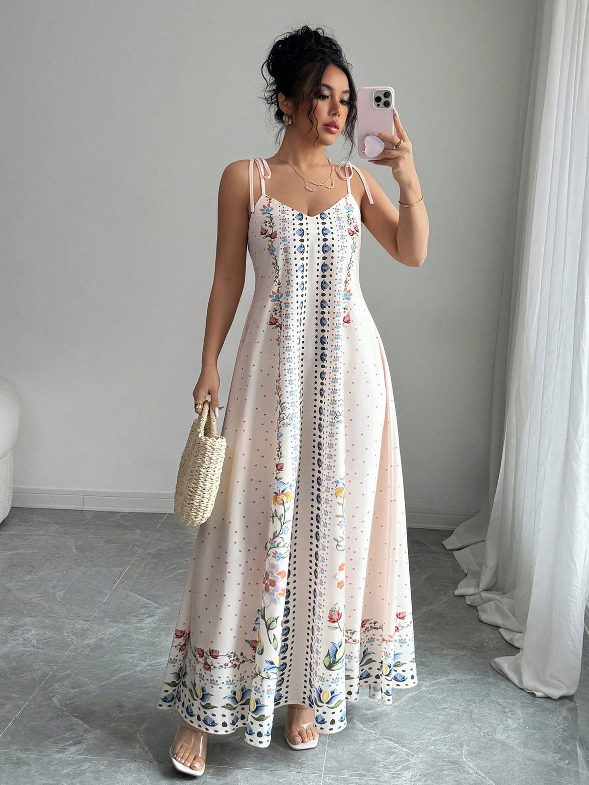 Vestido Longo Estampado com Alças Finas e Barra Decorada
