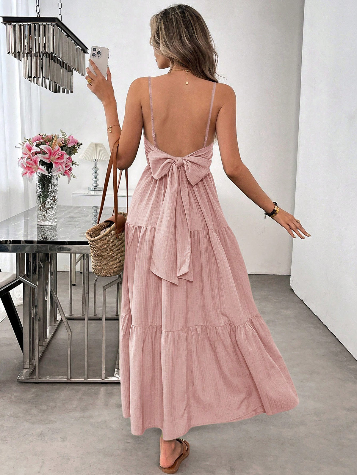 Vestido Longo Verde Com Laço Nas Costas E Camadas Fluídas