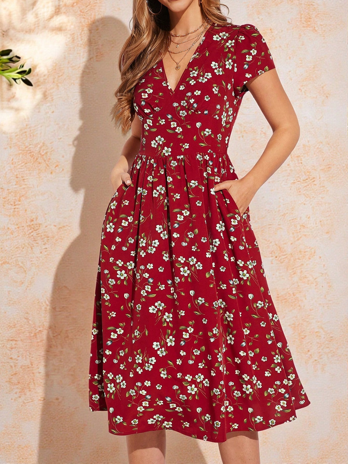 Vestido Midi Floral Com Decote V E Bolsos Laterais