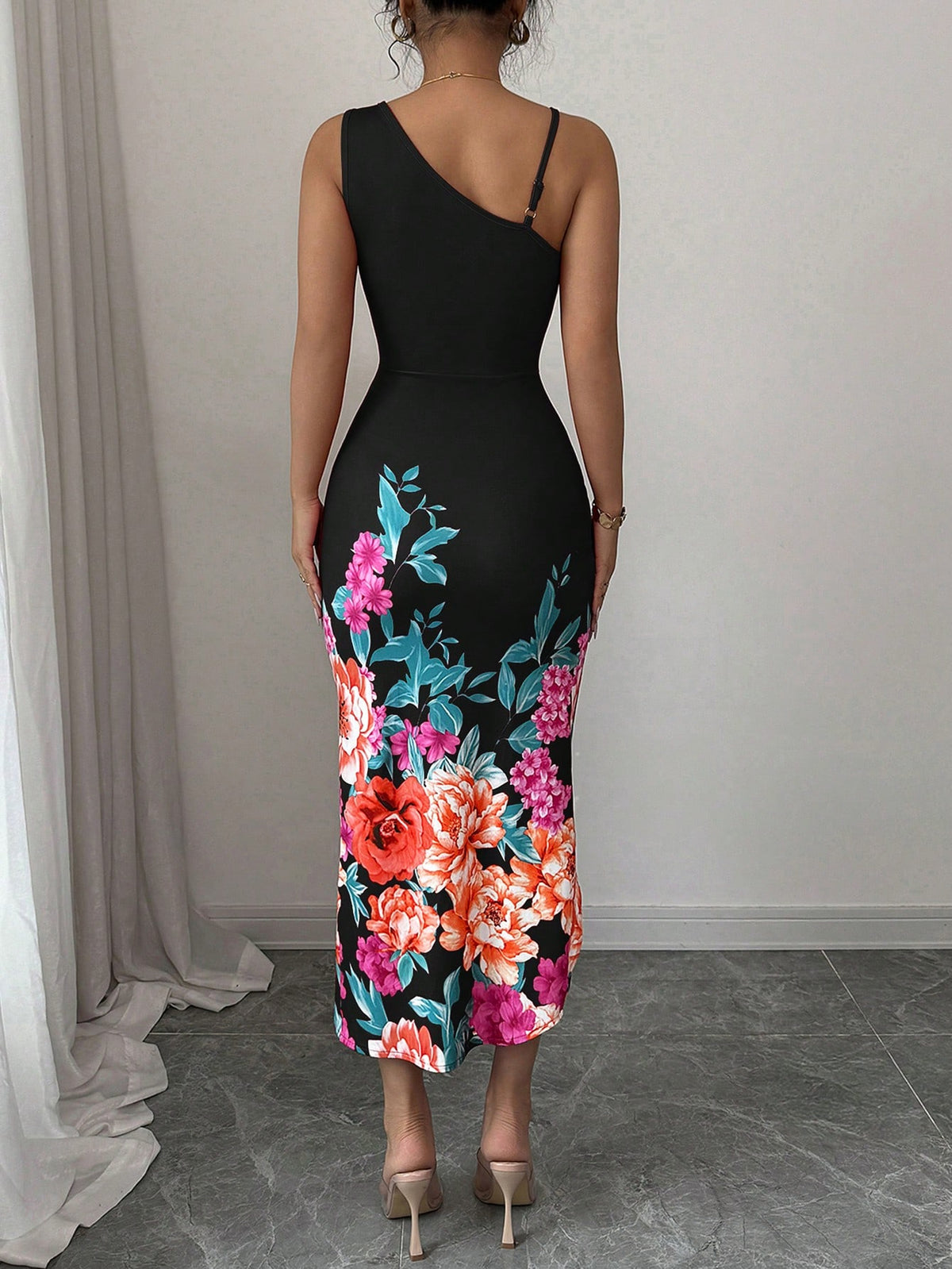 Vestido Midi Justo Com Estampa Floral E Fenda Lateral
