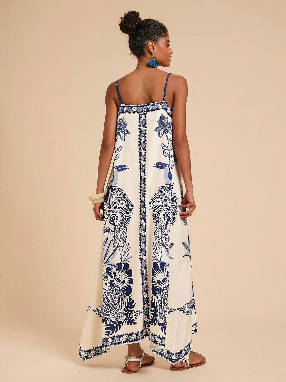 Vestido Longo Estampado Étnico Decote V Alças Finas