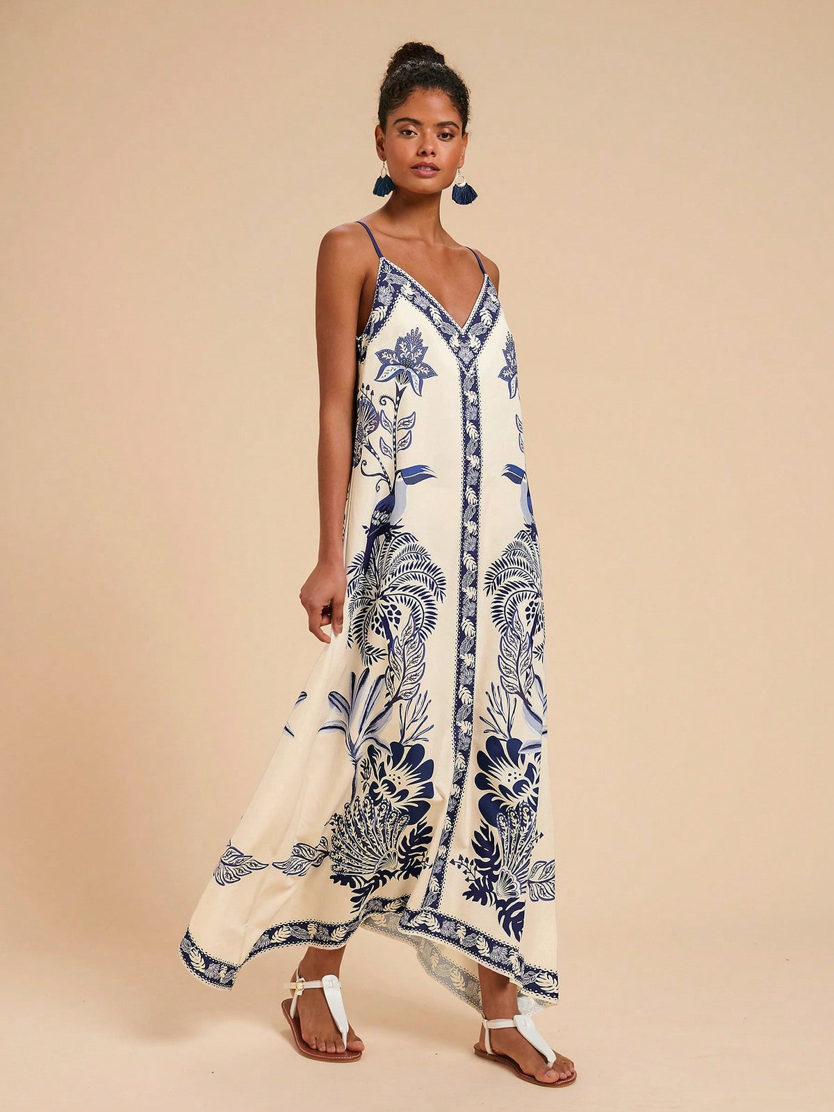 Vestido Longo Estampado Étnico Decote V Alças Finas