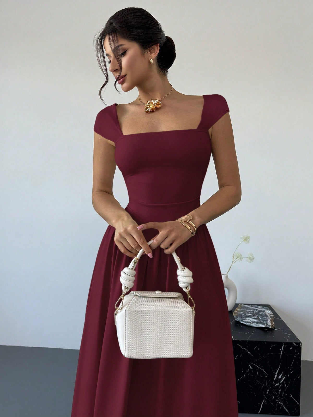 Vestido Longo Decote Quadrado Com Mangas Curtas Elegante