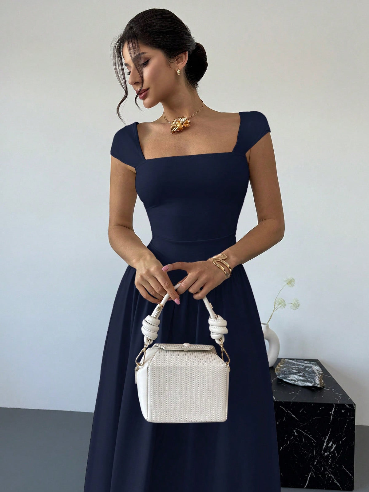 Vestido Longo Decote Quadrado Com Mangas Curtas Elegante