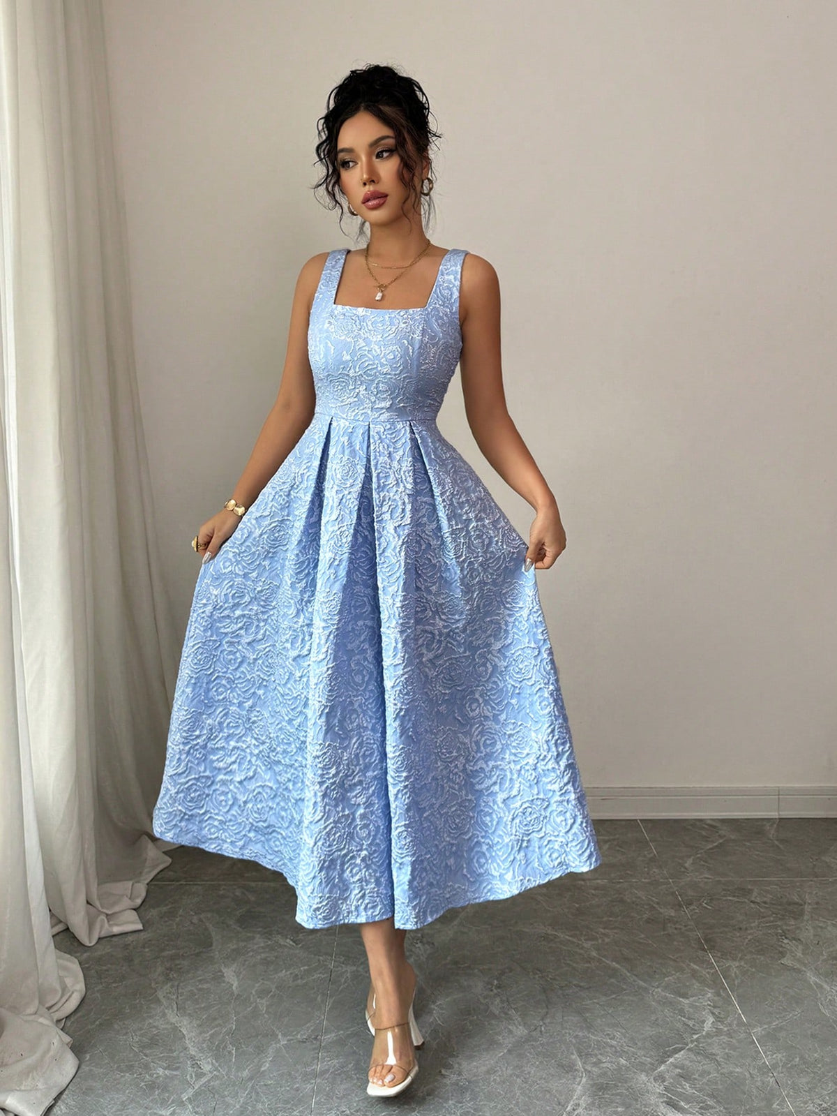 Vestido Midi Fashion Com Decote Quadrado E Saia Evasê