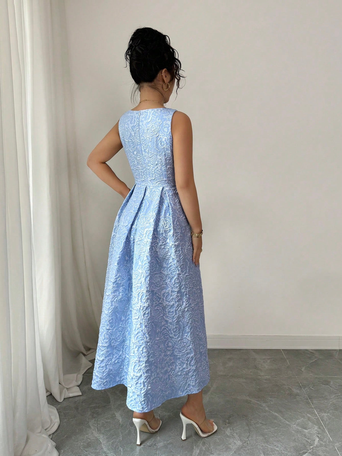 Vestido Midi Fashion Com Decote Quadrado E Saia Evasê