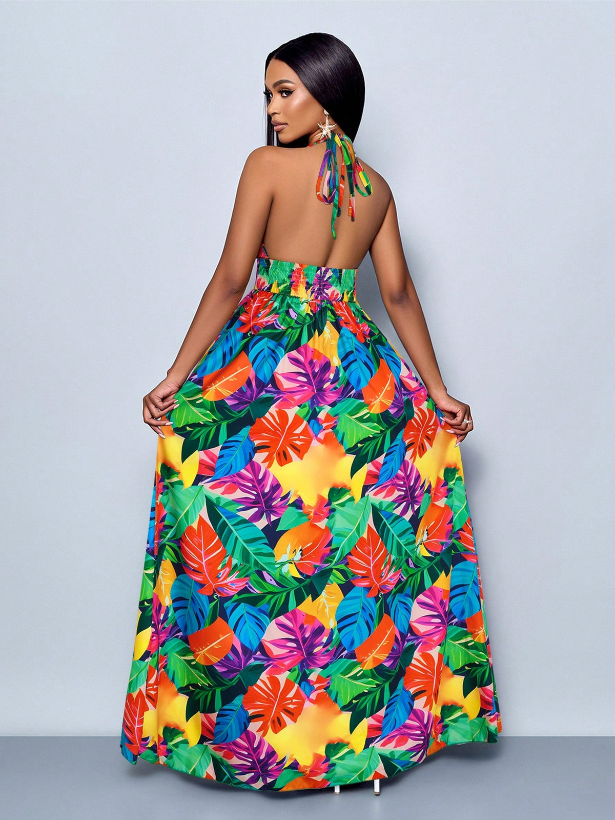 Vestido Longo Estampado Decote Halter Com Saia Rodada