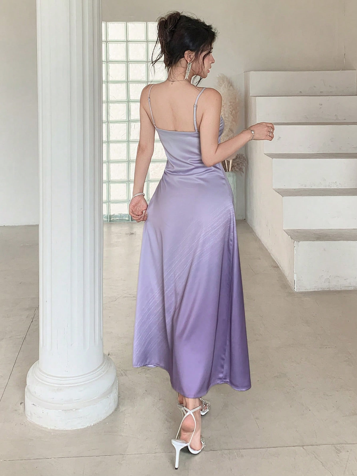 Vestido Longo De Cetim Com Alças Finas Elegante
