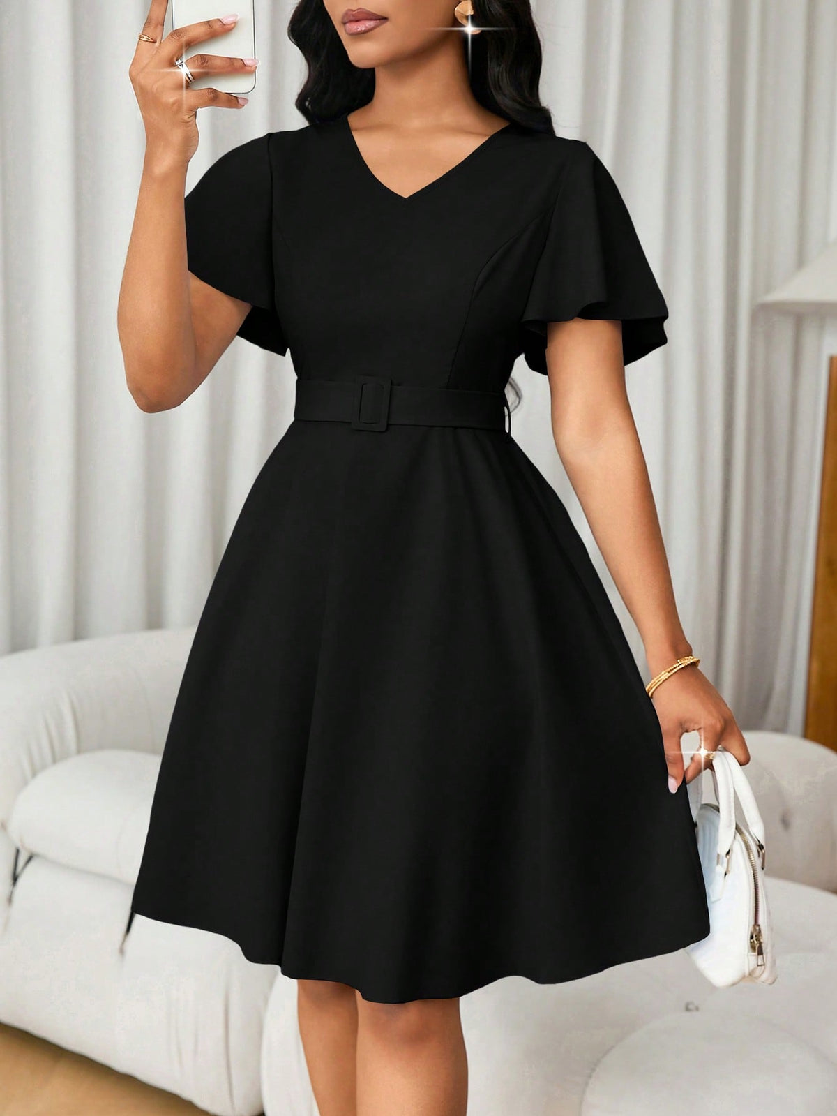 Vestido Curto Evasê Decote V Com Cinto E Manga Flare