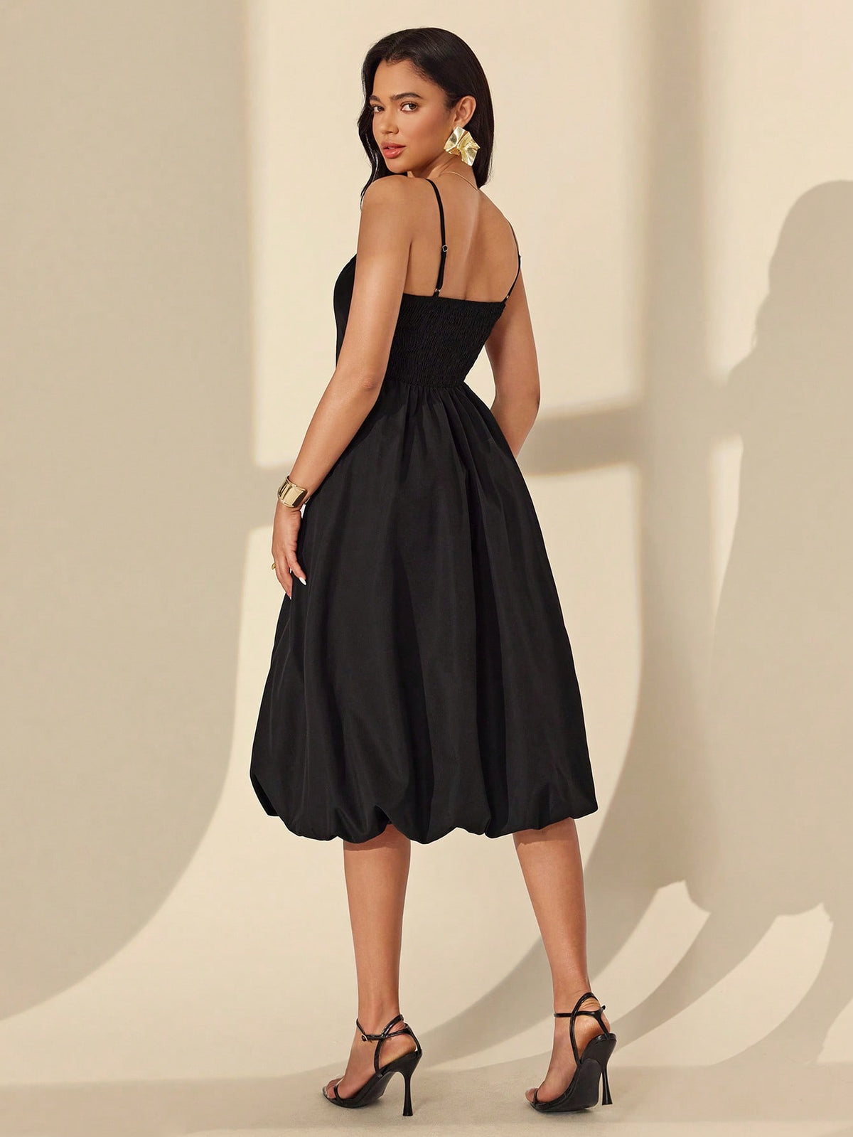 Vestido Midi Elegante Alças Finas Saia Balonê Estruturada