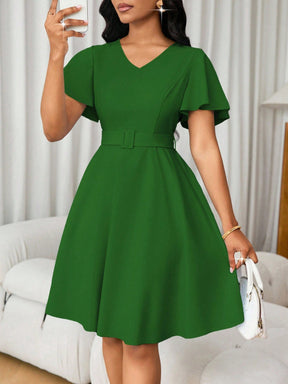 Vestido Curto Evasê Decote V Com Cinto E Manga Flare