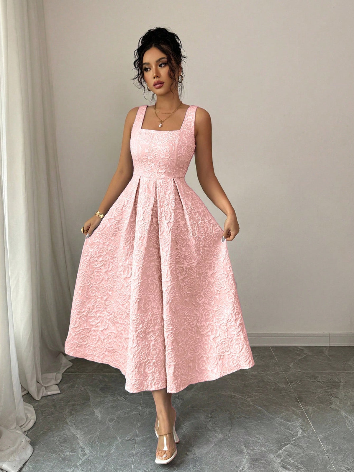 Vestido Midi Fashion Com Decote Quadrado E Saia Evasê