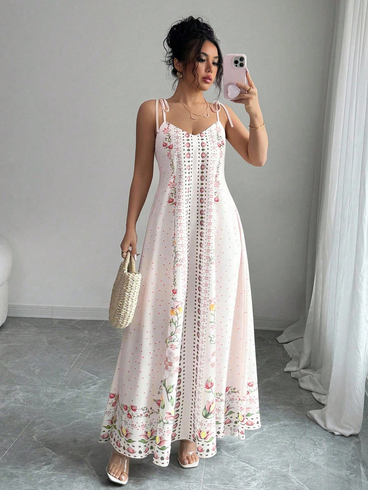 Vestido Longo Estampado com Alças Finas e Barra Decorada