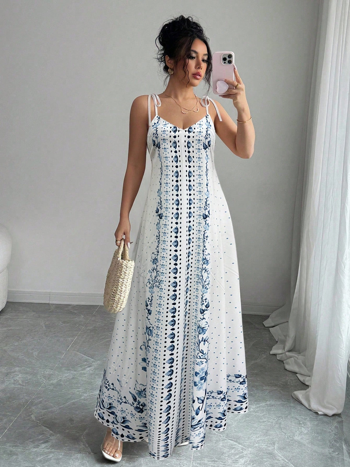 Vestido Longo Estampado com Alças Finas e Barra Decorada