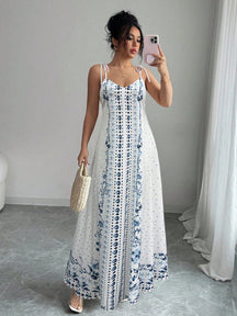 Vestido Longo Estampado com Alças Finas e Barra Decorada