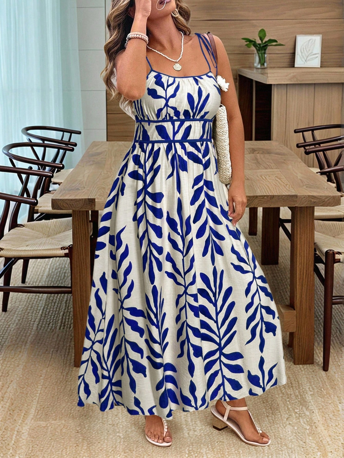 Vestido Longo Estampado com Alças Ajustáveis e Cintura Marcada