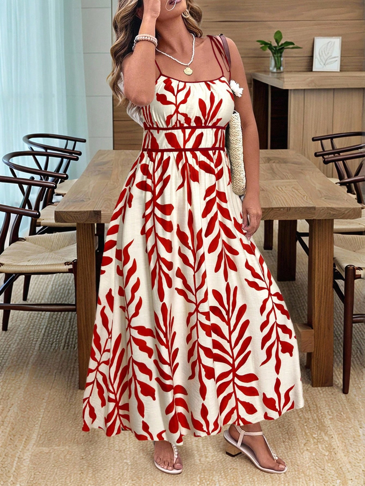 Vestido Longo Estampado com Alças Ajustáveis e Cintura Marcada