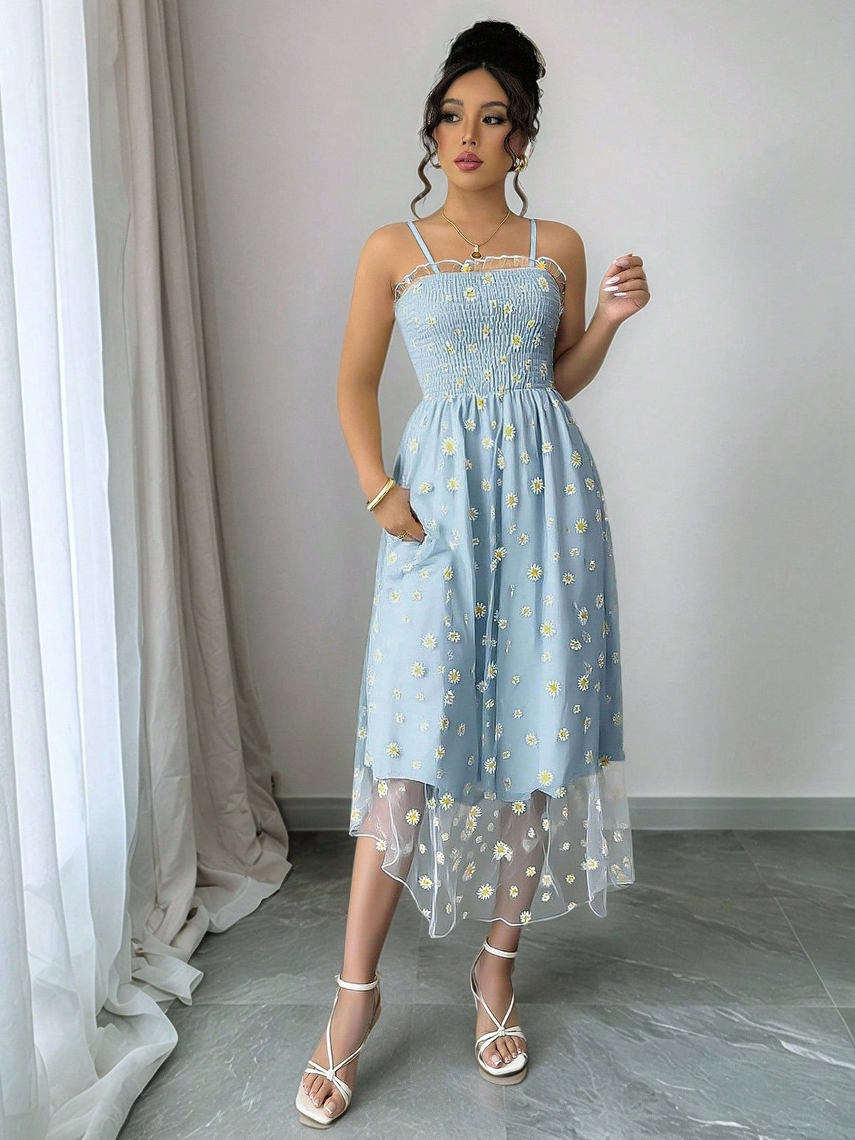 Vestido Midi Tule Bordado Com Estampa De Margaridas
