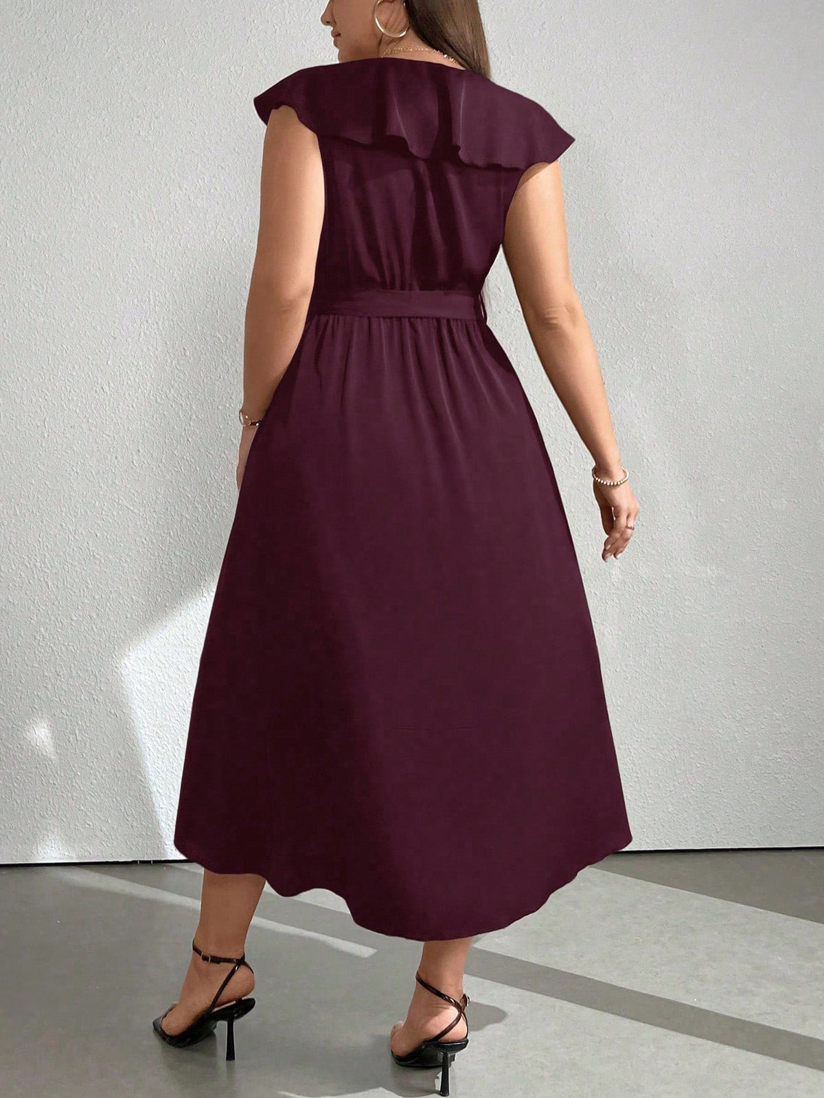 Vestido Midi Envelope Assimétrico Com Faixa