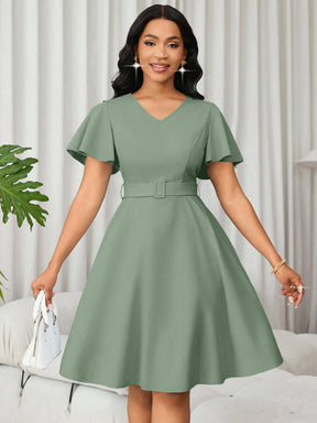 Vestido Curto Evasê Decote V Com Cinto E Manga Flare