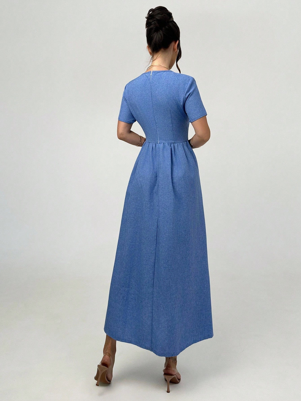Vestido Longo Evasê Decote V Com Cintura Marcada