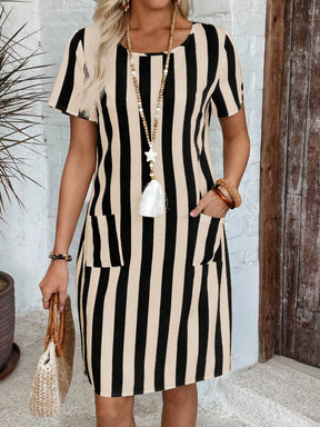 Vestido Curto Listrado Com Bolsos Frontais