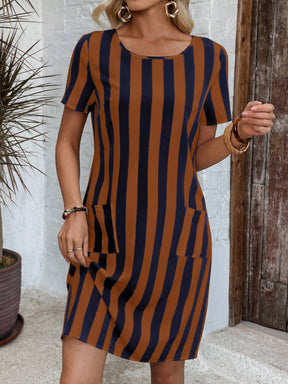 Vestido Curto Listrado Com Bolsos Frontais