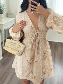 Vestido Curto Decote V Com Manga Longa E Bordado Brilhante