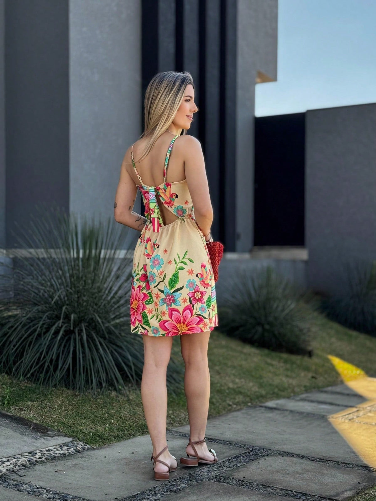 Vestido Curto Evasê Estampado Floral Com Alças Finas