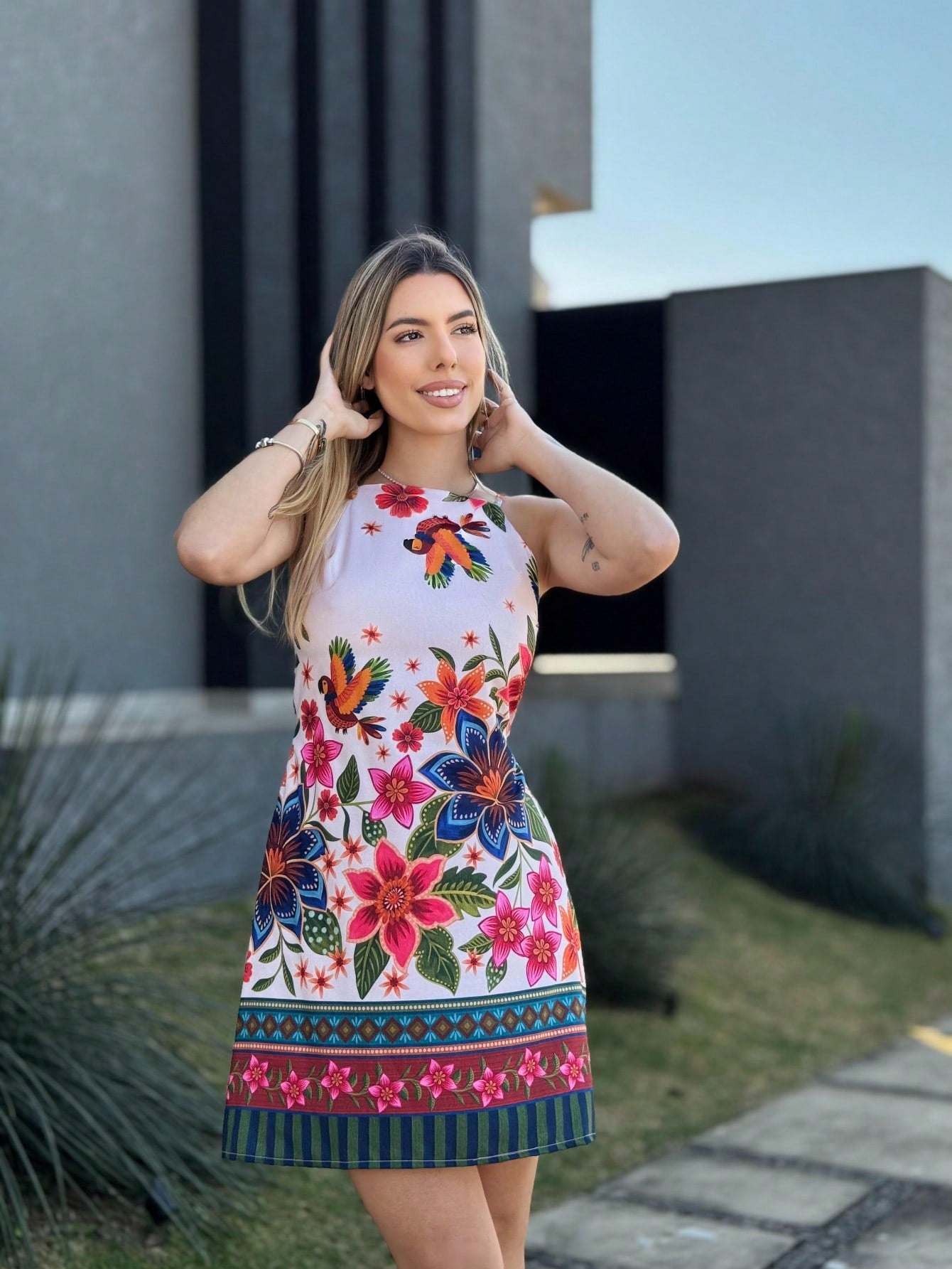 Vestido Curto Evasê Estampado Floral Com Alças Finas