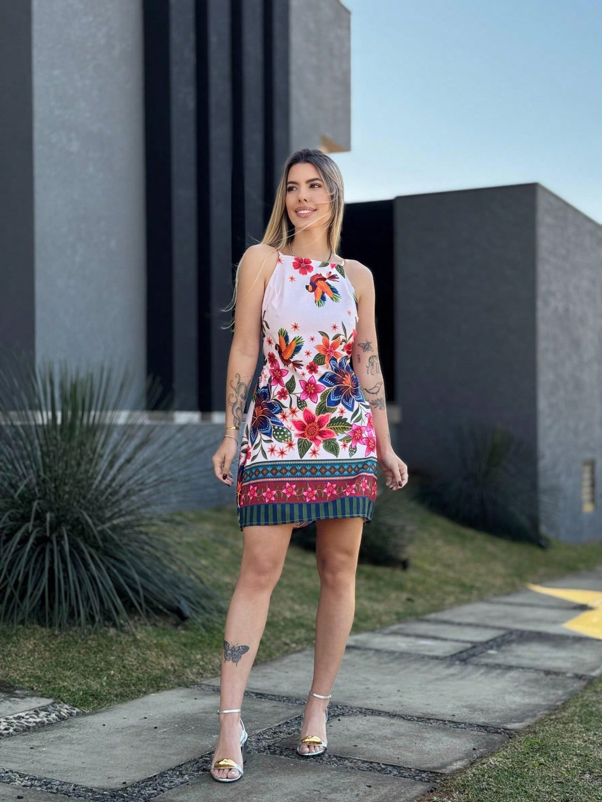 Vestido Curto Evasê Estampado Floral Com Alças Finas
