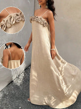 Vestido Longo De Alças Com Detalhe Floral No Decote