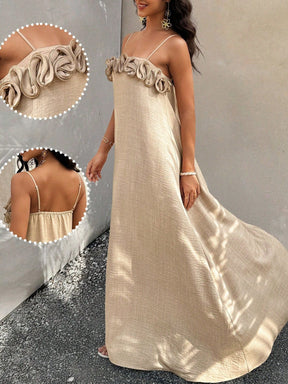 Vestido Longo De Alças Com Detalhe Floral No Decote