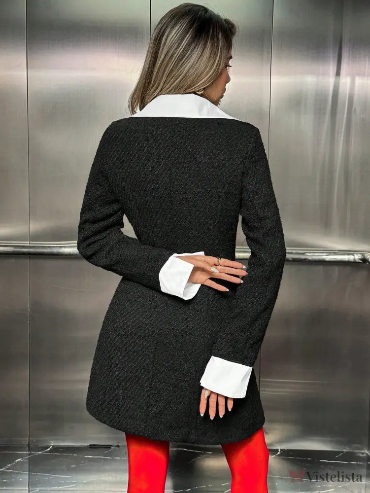 Vestido Blazer Curto Bicolor Com Gola E Punhos Contrastantes Vestido Blazer Curto Bicolor Com Gola E Punhos