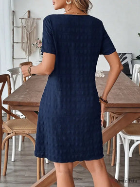 Vestido Curto Casual Texturizado Com Bolsos Vestido Curto Casual Texturizado Com Bolsos