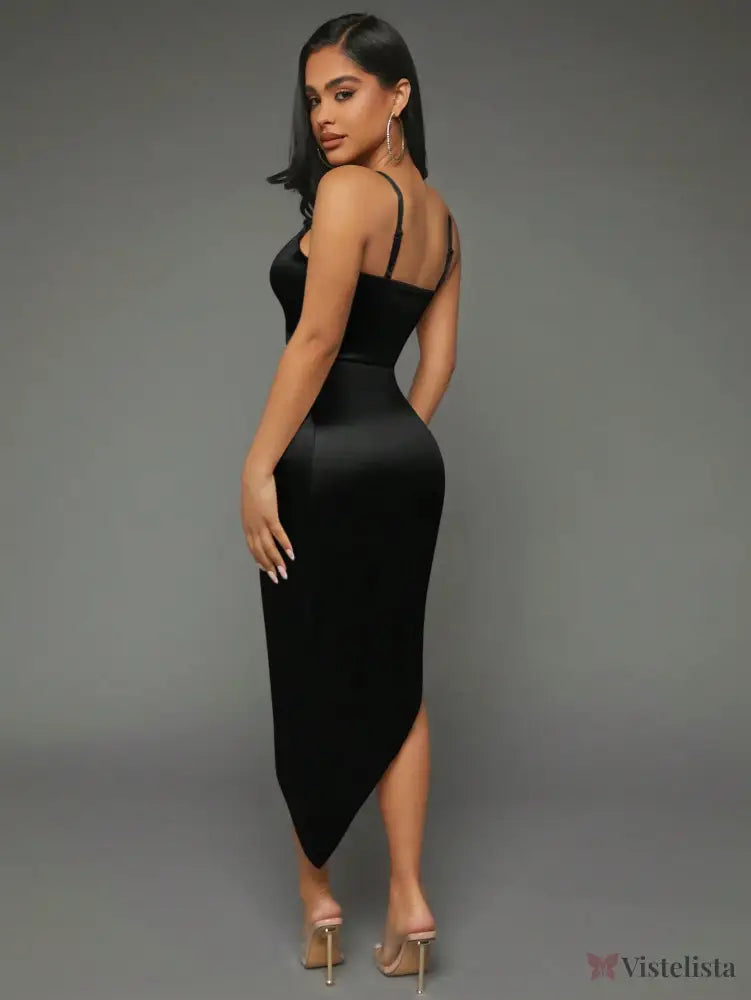 Vestido Curto Elegante Alças Corrente Decote Reto Sofisticado Vestido Curto Elegante Alças Corrente Decote Reto