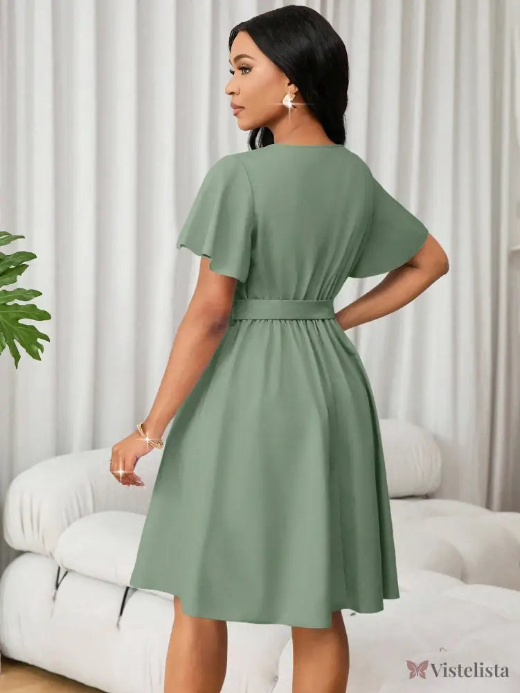 Vestido Curto Evasê Decote V Com Cinto E Manga Flare Vestido Curto Evasê Decote V Com Cinto E Manga Flare