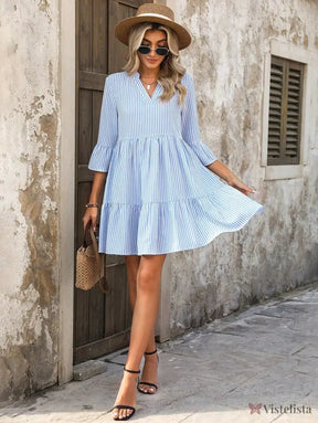 Vestido Curto Listrado Azul Com Manga 3/4 E Babados Vestido Curto Listrado Azul Com Manga 3/4 E Babados