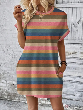 Vestido Curto Listrado Casual Com Bolsos Laterais Vestido Curto Listrado Casual Com Bolsos Laterais