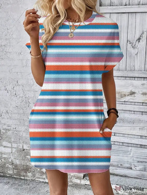 Vestido Curto Listrado Casual Com Bolsos Laterais Vestido Curto Listrado Casual Com Bolsos Laterais