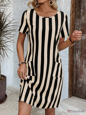 Vestido Curto Listrado Com Bolsos Frontais Vestido Curto Listrado Com Bolsos Frontais