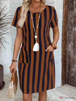 Vestido Curto Listrado Com Bolsos Frontais Castanho / PP Vestido Curto Listrado Com Bolsos Frontais