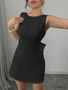 Vestido Elegante Com Decote Profundo E Laço Marcante Vestido Elegante Com Decote Profundo E Laço Marcante